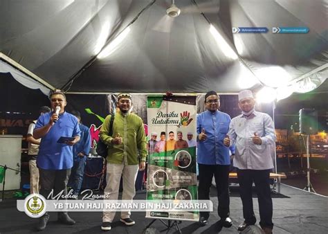Translations of the word majlis from french to english and examples of the use of majlis in a sentence with their translations: Merasmikan Majlis Pelancaran Pertubuhan Dhuafa Sejahtera ...