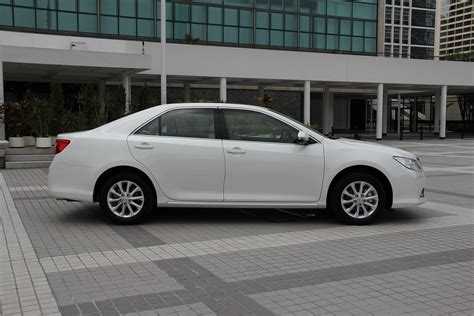 Toyota Camry White Photo Gallery 19