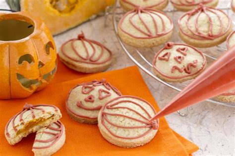 Biscotti di halloween scheletro, la ricetta per realizzare questi biscotti, ideali per halloween! Ricetta Biscotti di zucca della strega - La Ricetta di ...