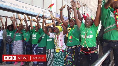 Les Supporters à Laccueil Des Lions à Dakar Bbc News Afrique