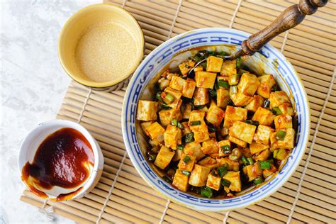 Apr 03, 2019 · mix chicken, egg, green onion, soy sauce, sesame oil, vegetable oil, and salt in a large bowl until evenly combined. Fried Wonton - Easy Fried Wontons Recipe