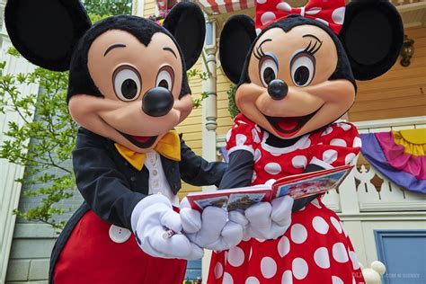Mickey Mouse 25th Anniversary New Look Mickey And Minnie Mouse Debut