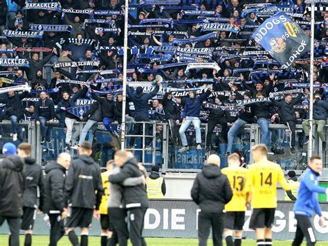 Fc köln feiern den sieg des vereins über holstein kiel im relegationsspiel am 29. Ausschreitungen bei Relegationsspiel 2018: Waldhof ...
