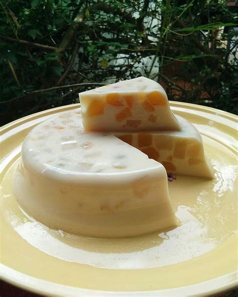Sebiji mangga yang telah masak sebiji pisang 3 sudu makan susu pekat segelas air ais. Resepi Puding Koktail Sedap - Bonda