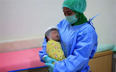 Jadi tidak boleh lagi sekarang (tidak pakai masker). Foto : Masker Pelindung Wajah Bayi | Prokabar