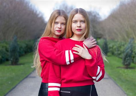 The Powerful Connections Of Twins In Pictures Twins Posing Twin