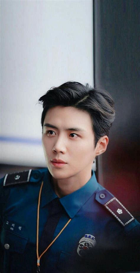 Kim seon ho menawan di majalah, akui hidupnya berubah sejak mendadak terkenal. Kim seon ho wallpaper | Selebritas, Gambar orang ...