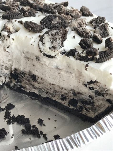 On sunday i decided to take my sister's family a 'get well treat.' because her hubby had to have surgery. {no bake} Triple Layer Oreo Pudding Pie - Together as Family