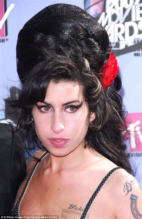 Amy Winehouses Mother Suspected The Singer Had Tourettes Daily Mail
