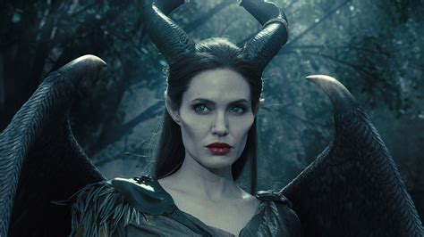 Spoilers for maleficent are unmarked. Maleficent Review: Angelina Jolie Stars In Disney Fairy ...