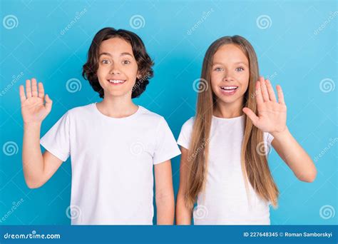Photo Portrait Schoolboy Schoolgirl Waving Hands Greeting Friends