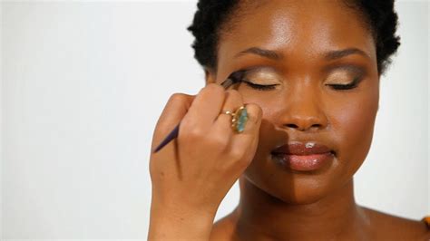 Fab Ways To Apply Makeup To Dark Skin Tones How To Put On Makeup For Black Skin Apr Learning