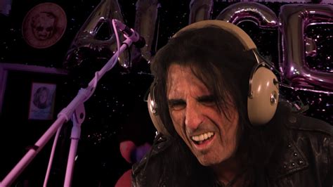 Alice Cooper Takes Live From The Astroturf Alice Cooper For A Test