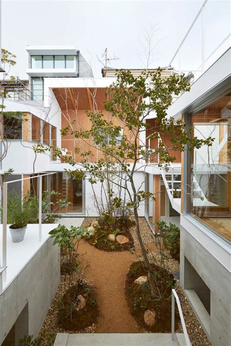 Modern Japanese House With Courtyard Wins At Indoor Outdoor Living Curbed