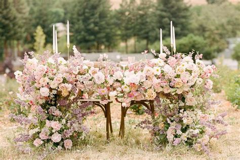 A Guide To Choosing The Right Flower Arrangement For Your Wedding