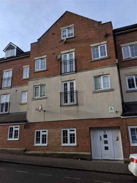 Spacious, fully furnished, c/h, d/g walking distance to town centre and easy access to the motorway. SPACIOUS ONE BEDROOM FLAT IN WELLINGTON MANOR, LUTON TOWN ...