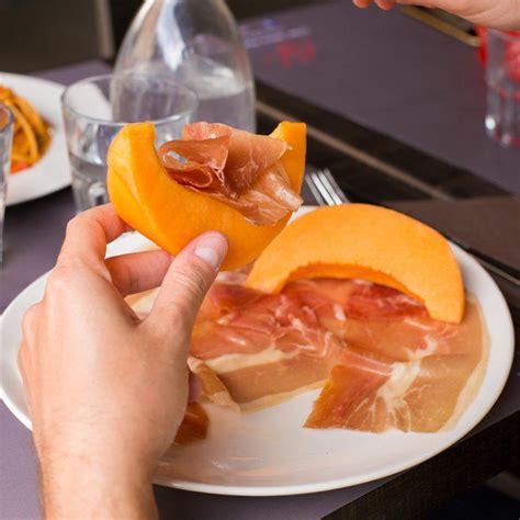Maybe you would like to learn more about one of these? Prosciutto e melone: quante calorie ha una porzione?
