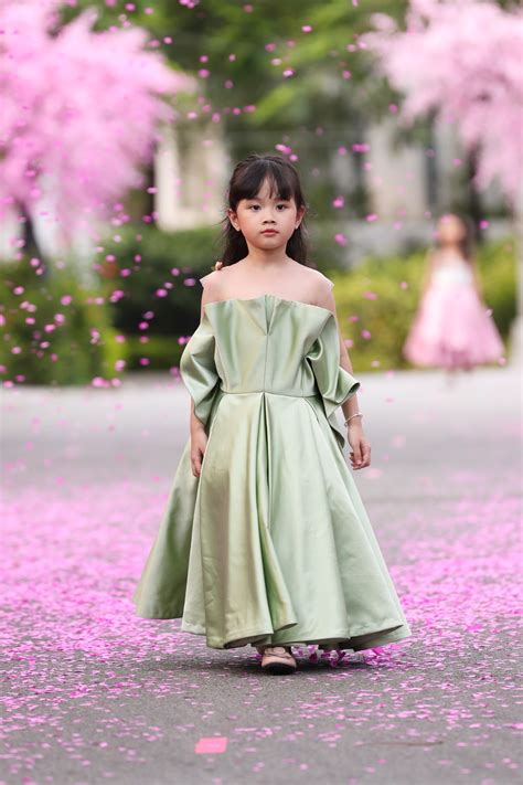 Các chủ để liên quan đến ntk trần hùng hấp dẫn và đầy đủ mang đến cho bạn đọc thông tin hữu ích và nhanh nhất TUẦN LỄ THỜI TRANG TRẺ EM: