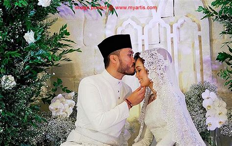 Nooraziro, 35, dari kampung gong nangka sebelum ini tular di media sosial selepas menggantung poster untuk mencari jodoh. MYARTIS.COM | MYARTIS | MY | ARTIS: 8 FOTO - NELYDIA ...