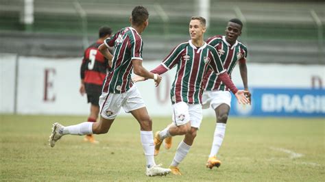 Neste domingo, os tricolores terão pe. Santos e Fluminense fazem o clássico da base no Sub-17 ...
