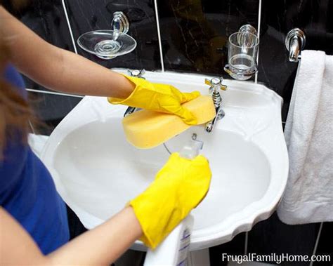 How To Keep Your Bathroom Counter Clean Artcomcrea