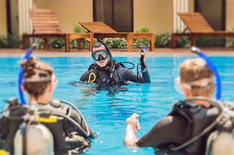Diving Instructor And Students Instructor Teaches Students To Dive