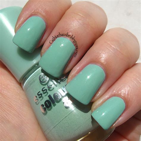 Essence lakovi su generalno odličan spoj boja i cene, za žene koje ne mrzi da često menjaju boju laka na noktima. Essence Colour & go 146 That's What I Mint! | Cajkine ...
