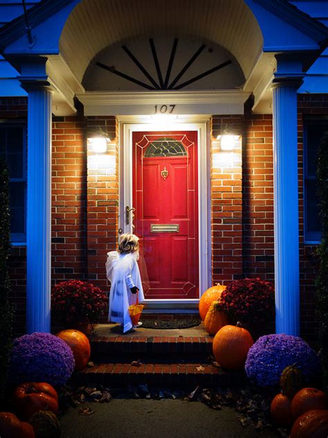 Greet Your Trick Or Treaters With A Custom Designed Door Sign Onsite