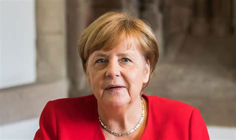 Angela Merkel Bundeskanzlerin Physikerin Und Gläubige Protestantin