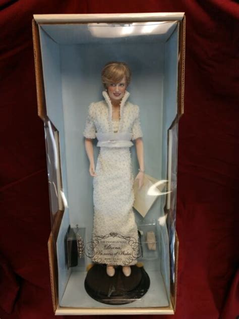 Diana Princess Of Wales Porcelain Portrait Doll Franklin Mint With