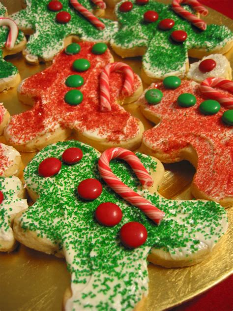 Decorate Gingerbread Men Quick And Easy Christmas Cookies Holidappy