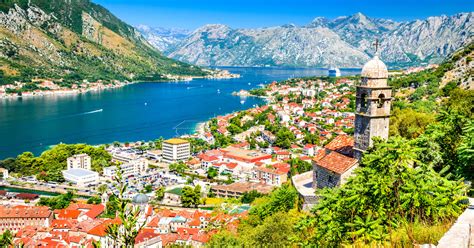 Kotor bay is a destination rich with historical significance. De Dubrovnik a Montenegro: Kotor e Budva - Dubrovnik ...