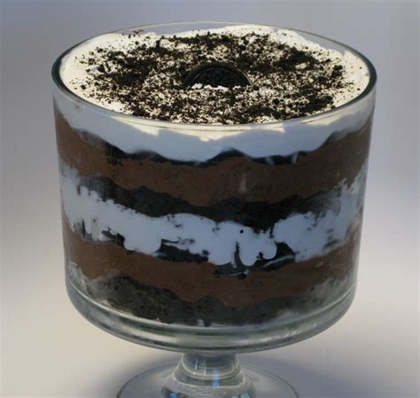 The perfect quick and easy dessert recipe. Oreo Trifle | Super Sweet Tooth