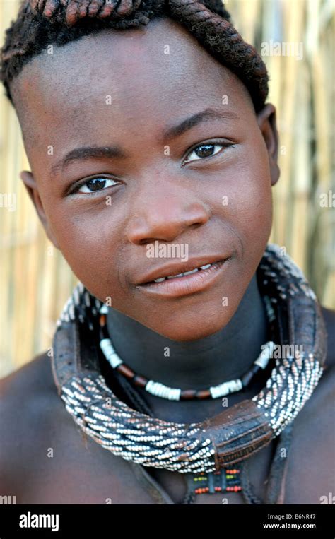 Junges Himba Mädchen Opuwo Fotos Und Bildmaterial In Hoher Auflösung