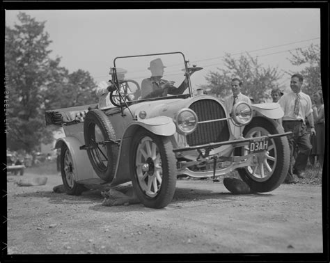 Antique cars on parade - Digital Commonwealth