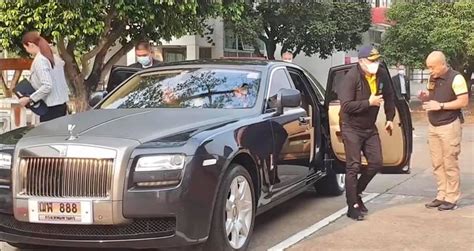 และแล้ว ร.อ.ธรรมนัส พรหมเผ่า รัฐมนตรีช่วยว่าการกระทรวงเกษตรและสหกรณ์ ไร้มลทิน (อีกครั้ง) หลังศาลรัฐธรรมนูญมีมติเอกฉันท์ 9 ต่อ 0 วินิจฉัยว่า. ธรรมนัส ปัดซื้อรถใหม่ ROLLS-ROYCE ลั่นซื้อมานานแล้ว ตรวจสอบได้