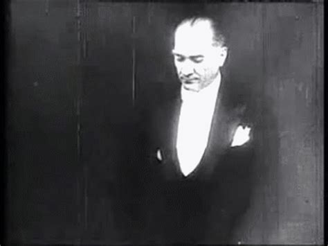 Mustafa kemal atatürk gif youtube. Mustafa Kemal Atatürk: Mustafa Kemal Atatürk's Leben