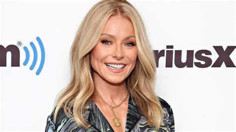 kelly ripa s metallic bedroom inside her new york home will leave you in awe trendradars
