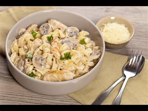 Recette 2 Pâtes au poulet sauce à la crème champignons parmesan -