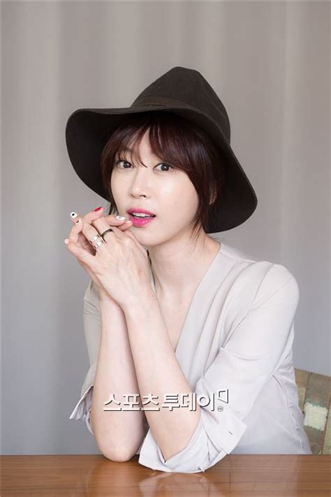 Love Clinic Kang Ye Won Aromi Is Cool Hancinema The Korean