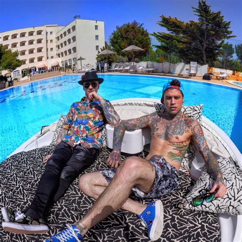 Theatre mode (alt+t) fullscreen (f) Fedez e J-Ax in vacanza in Puglia "una Regione bellissima ...