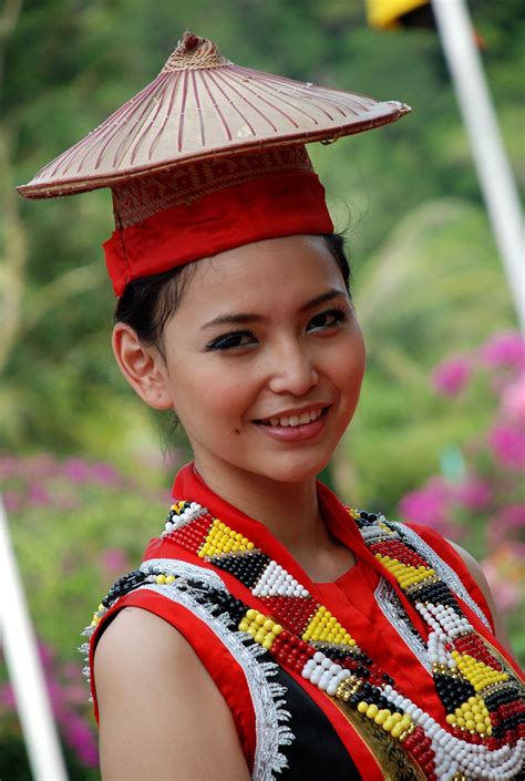 Malaysia Bidayah Woman In Southern Sarawak Traditional Fashion Traditional Dresses Kat