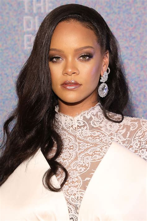 4 Fenty Beauty Makeup Products Rihanna Wore To The Diamond