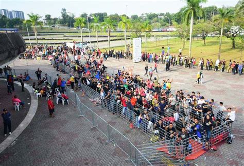 Tiket untuk menyaksikan perlawanan akhir bola sepak sukan sea antara malaysia dan thailand akan mula dijual pada isnin, 28 ogos. Penyokong berkampung di stadium untuk beli tiket final ...