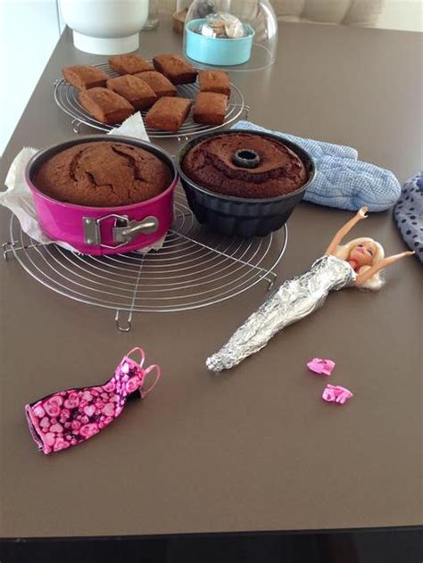 Beim aufschneiden des kuchens habe ich nur den großen gugelhupf. Barbie Torte
