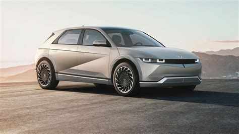 Sogar die mittelkonsole ist verschiebbar, der fahrersitz kann zu einem liegesessel umgebaut und die hintere. Elekroauto Hyundai Ioniq 5 (2021) mit Taycan-Technik ...