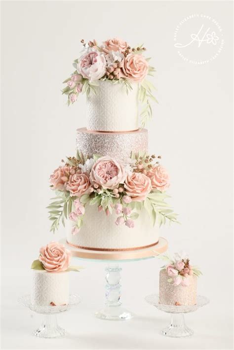 sugar flowers or fresh flowers for your wedding cake
