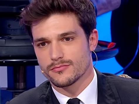 Andrea zelletta is a polyedric artist. Uomini e Donne oggi, Andrea: Klaudia e Muriel due furie ...