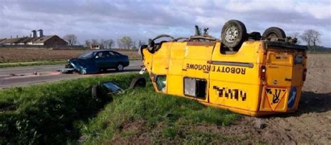 Powodem jest wypadek, w którym samochód ciężarowy przewożący substancje chemiczne, w tym kwas. Wypadek busa w Szymanowie: 5 osób w szpitalu Sochaczew | e ...