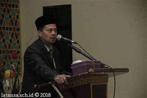 Sebaliknya pemimpin diberi oleh ahli atau pengikutnya. Halalbihalal Seluruh Dewan Guru dan Pelantikan Pengurus ...